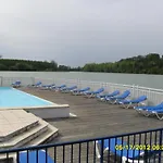 Appt Hameau Du Avec Piscine Et Vue Sur Le * Marciac