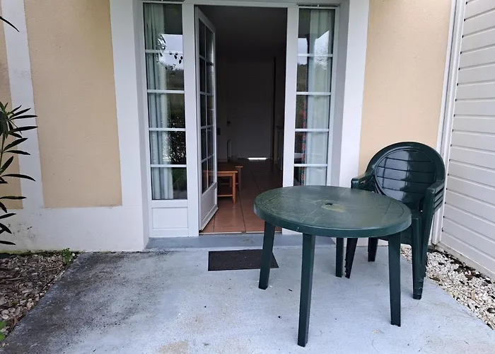 Appt Hameau Du Avec Piscine Et Vue Sur Le * Marciac